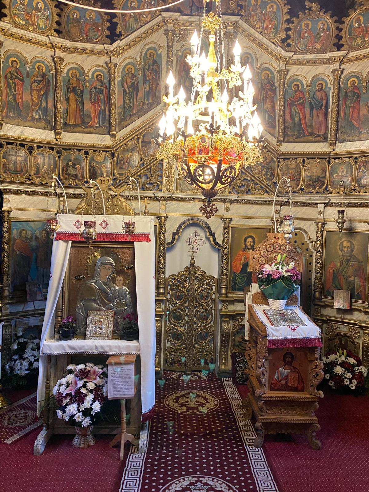 Interiorul Bisericii